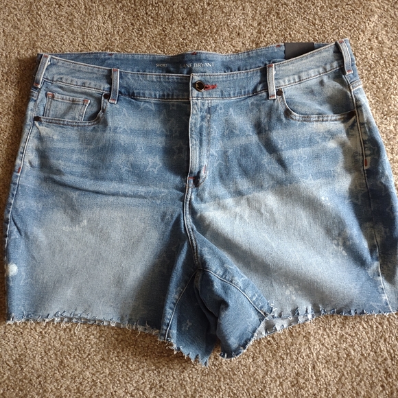 Lane Bryant Pants - Lane Bryant Girlfriend Shorts denim with stars Size 24 NWT